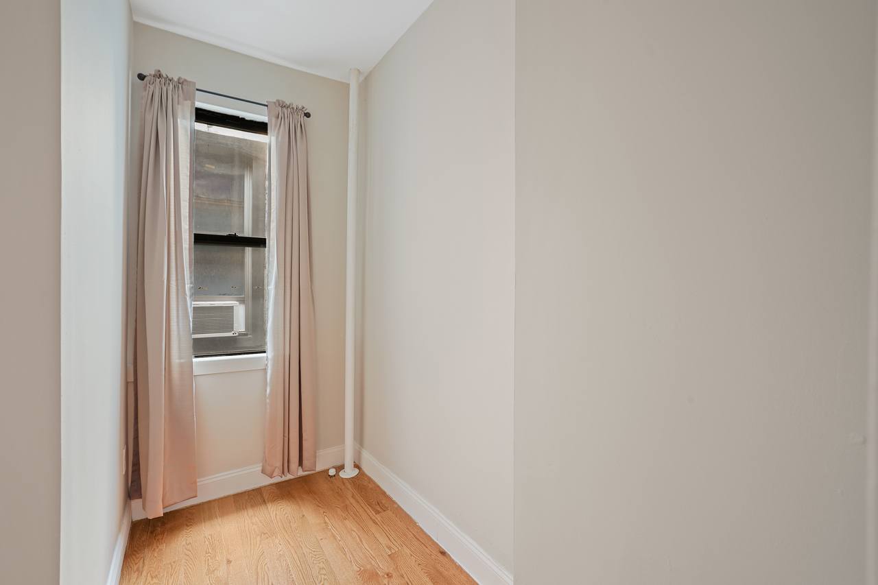 #529: East Village - Twin Bedroom A - #529: East Village - Gallery - 12