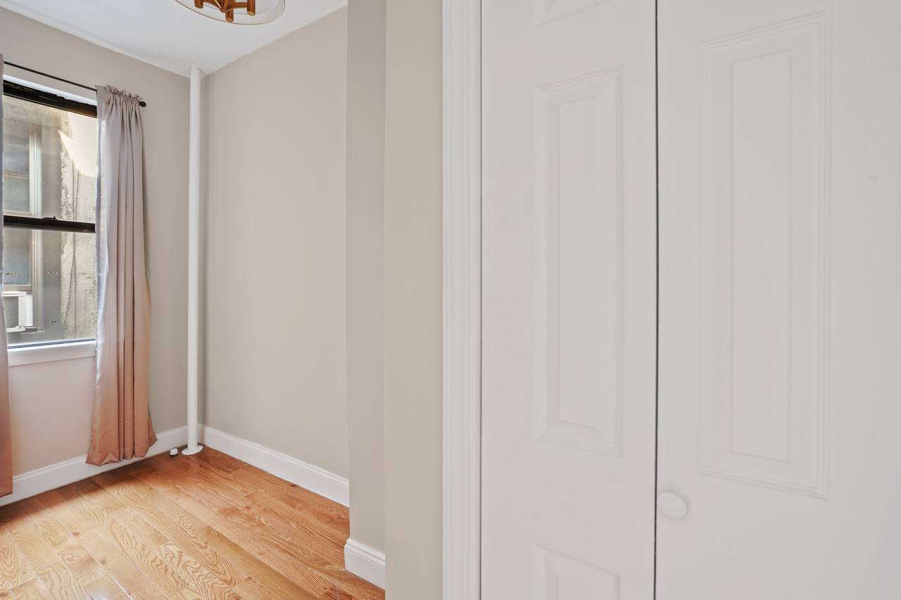 #529: East Village - Twin Bedroom A - #529: East Village - Gallery - 9