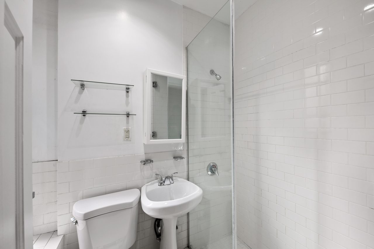 #694: East Village - 1 Bedroom (Queen) - #694: East Village - Gallery - 7