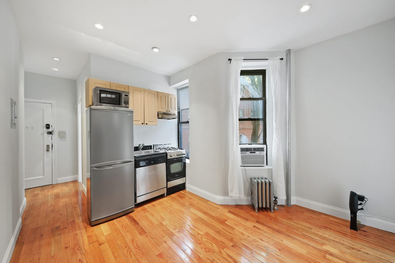  #694: East Village - 1 Bedroom (Queen)  -  #694: East Village  - Gallery -  2