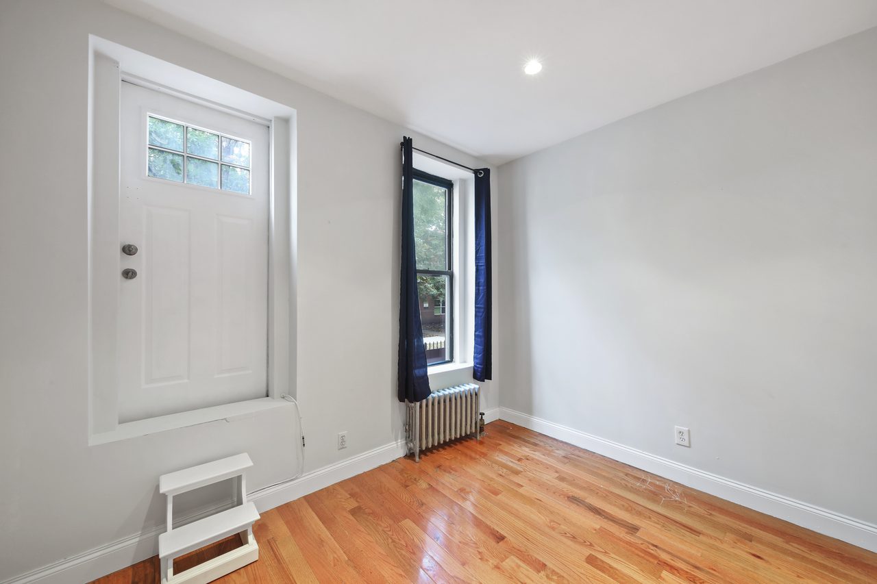 #694: East Village - 1 Bedroom (Queen) - 13