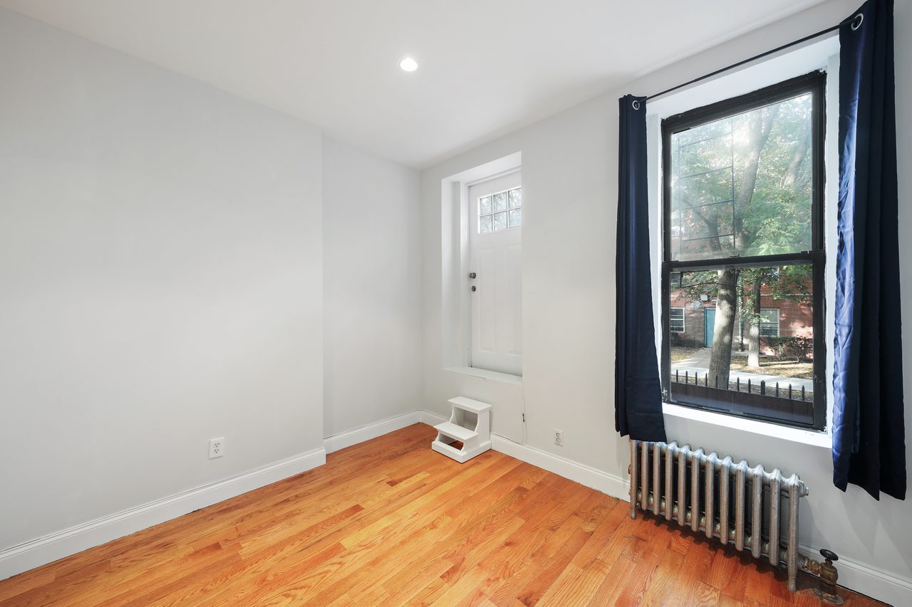  #694: East Village - 1 Bedroom (Queen)  -  #694: East Village  - Gallery -  9