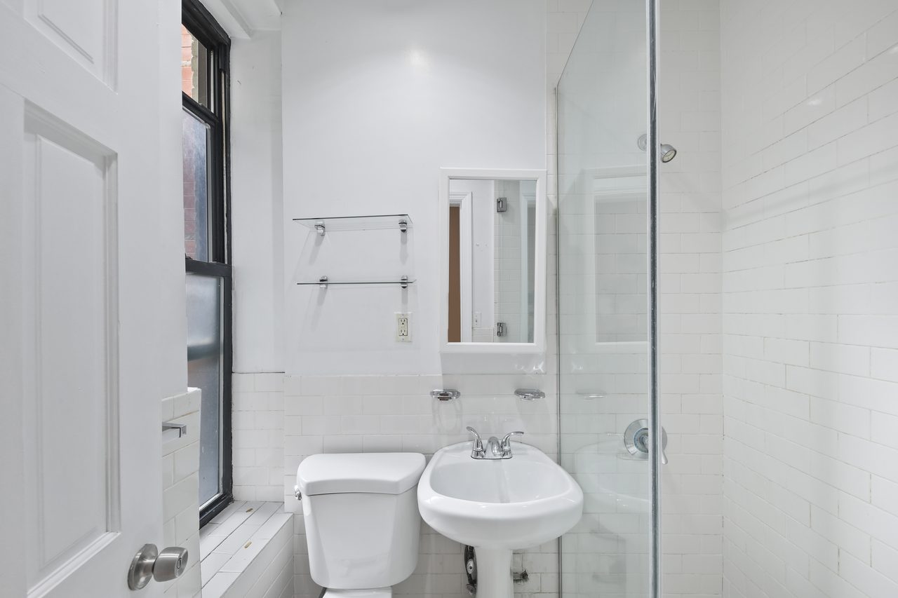 #694: East Village - 1 Bedroom (Queen) - 17