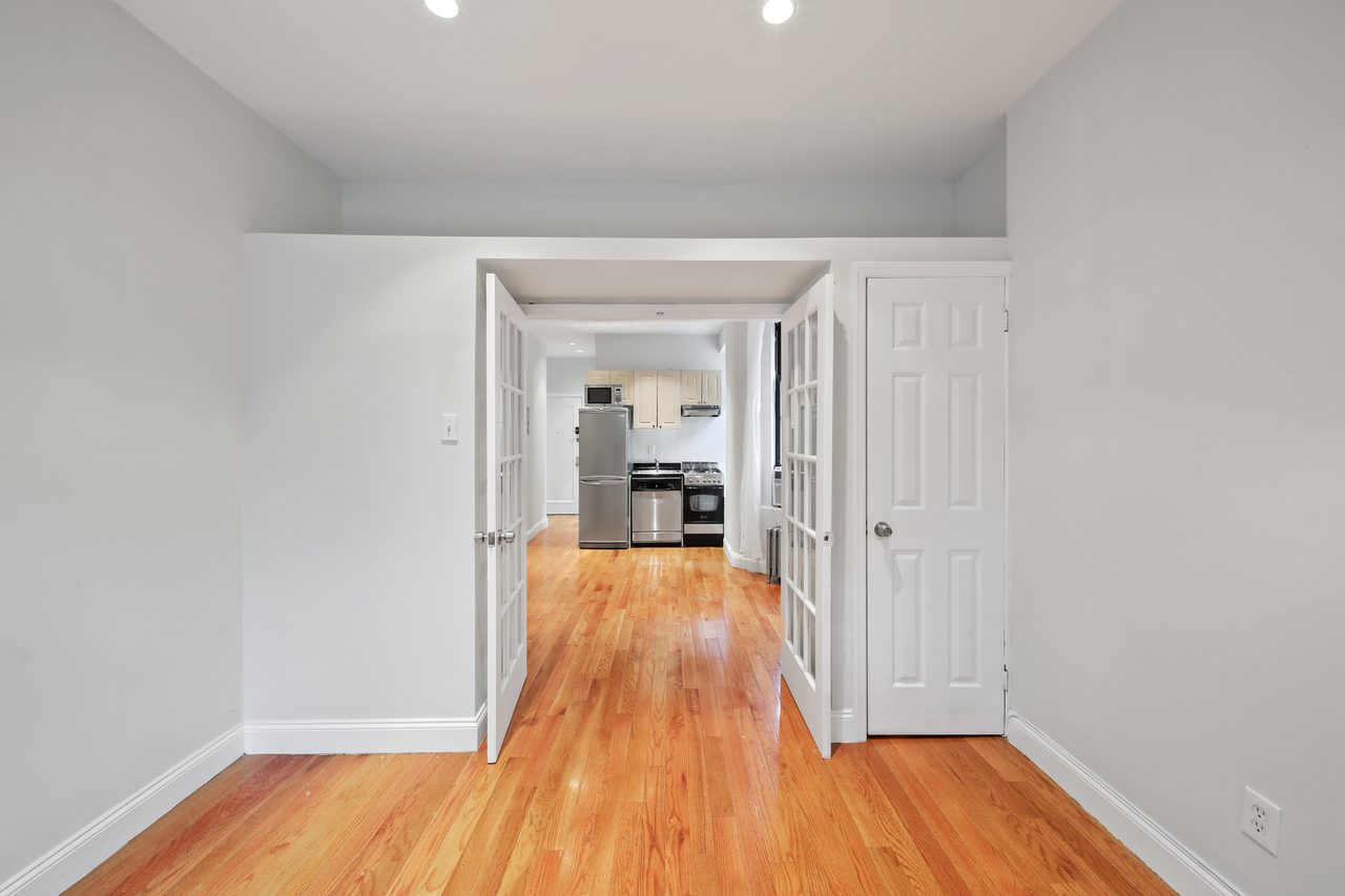 #694: East Village - 1 Bedroom (Queen) - 11