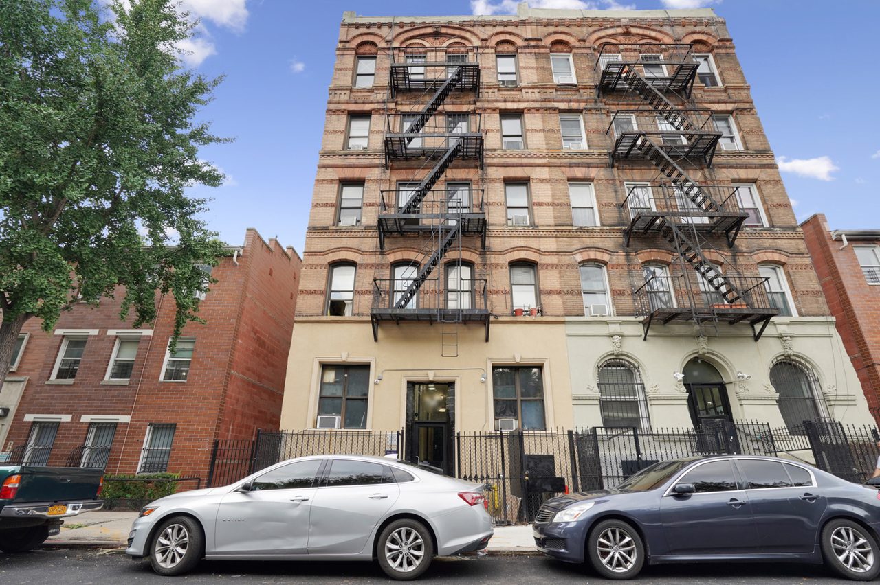 #694: East Village - 1 Bedroom (Queen) - 10