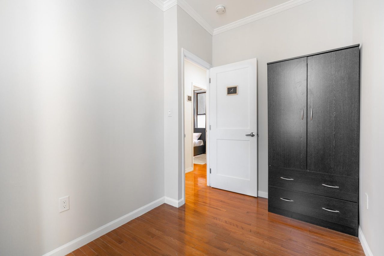  #933: East Village - Full Bedroom A  -  #933: East Village  - Gallery -  3