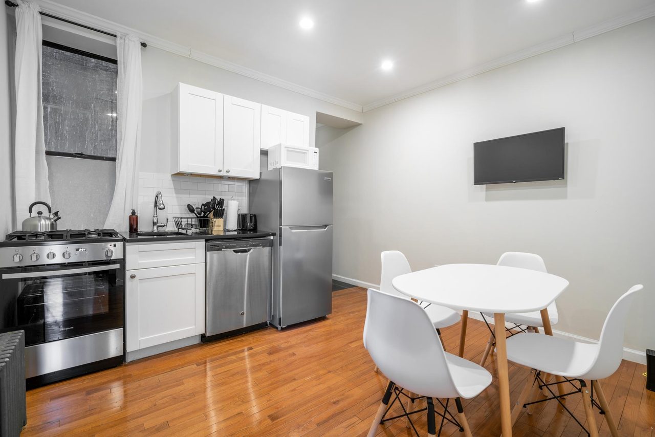  #933: East Village - Full Bedroom A  -  #933: East Village  - Gallery -  4