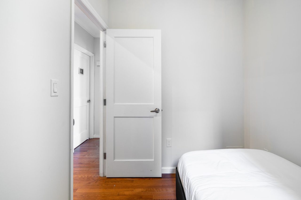 #933: East Village - Twin Bedroom С - #933: East Village - Gallery - 3