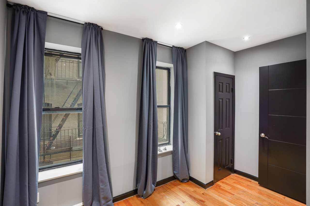 #550: Upper West Side - Queen Bedroom A - 1