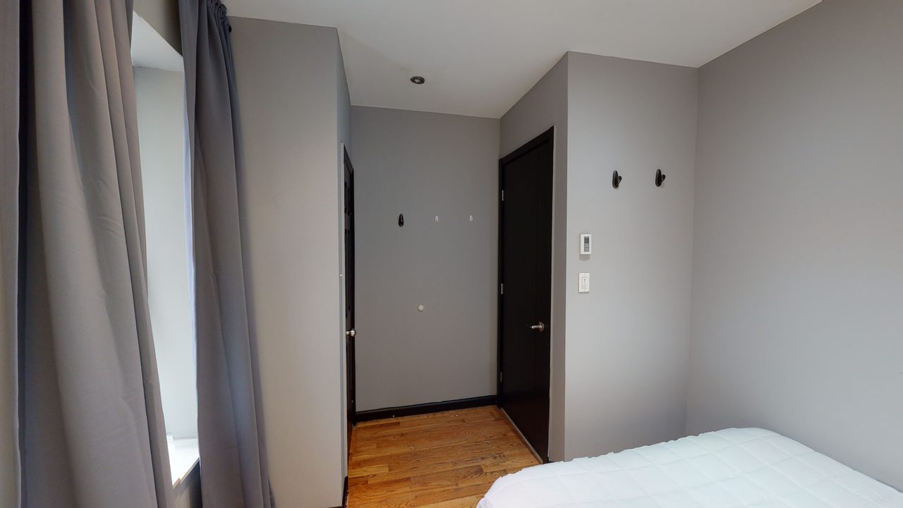 #550: Upper West Side - Queen Bedroom A - 3