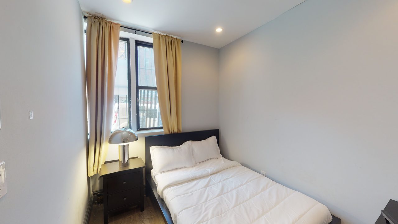 #572: East Village - Queen Bedroom C - 14