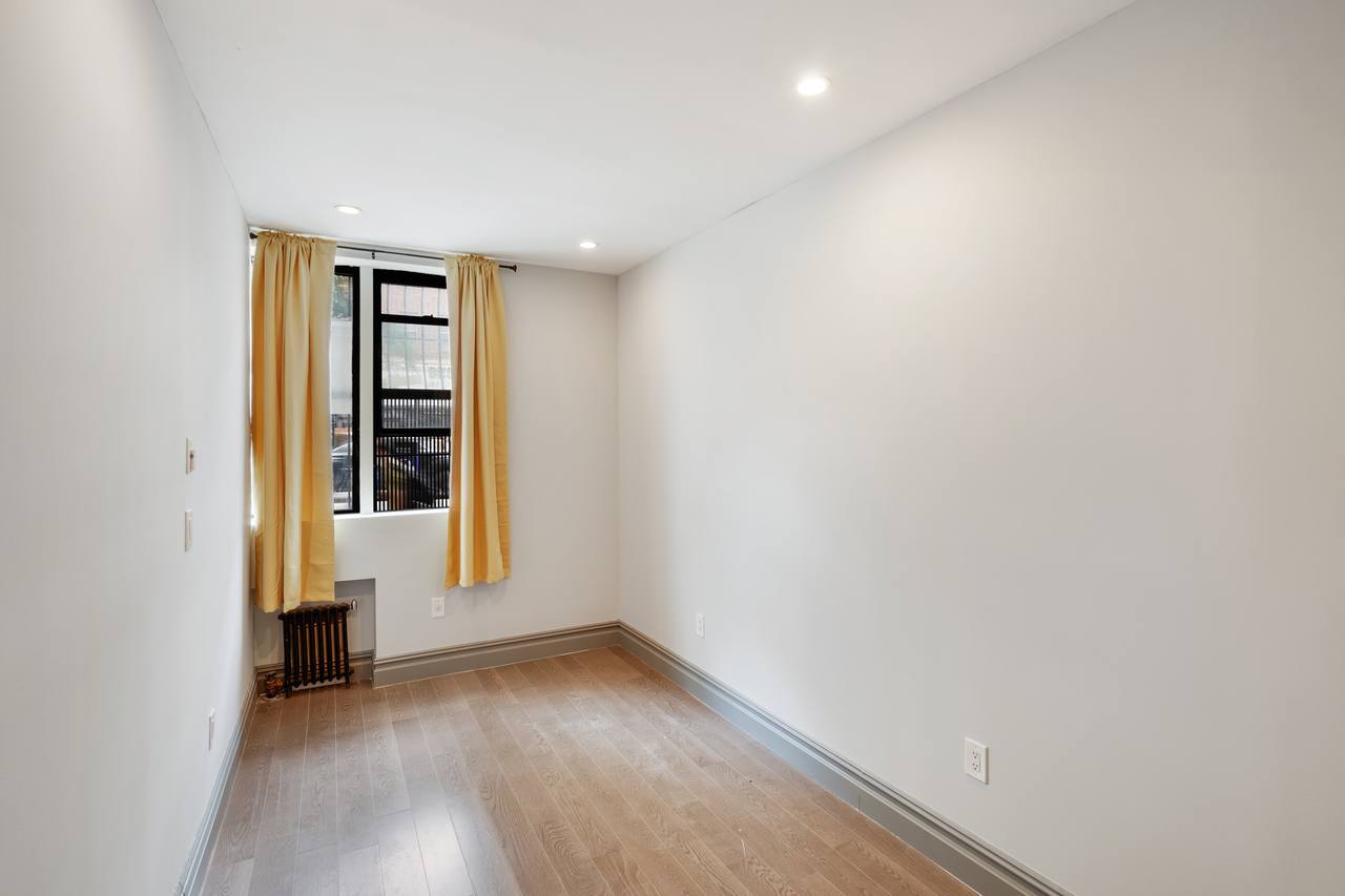 #572: East Village - Queen Bedroom C - 5