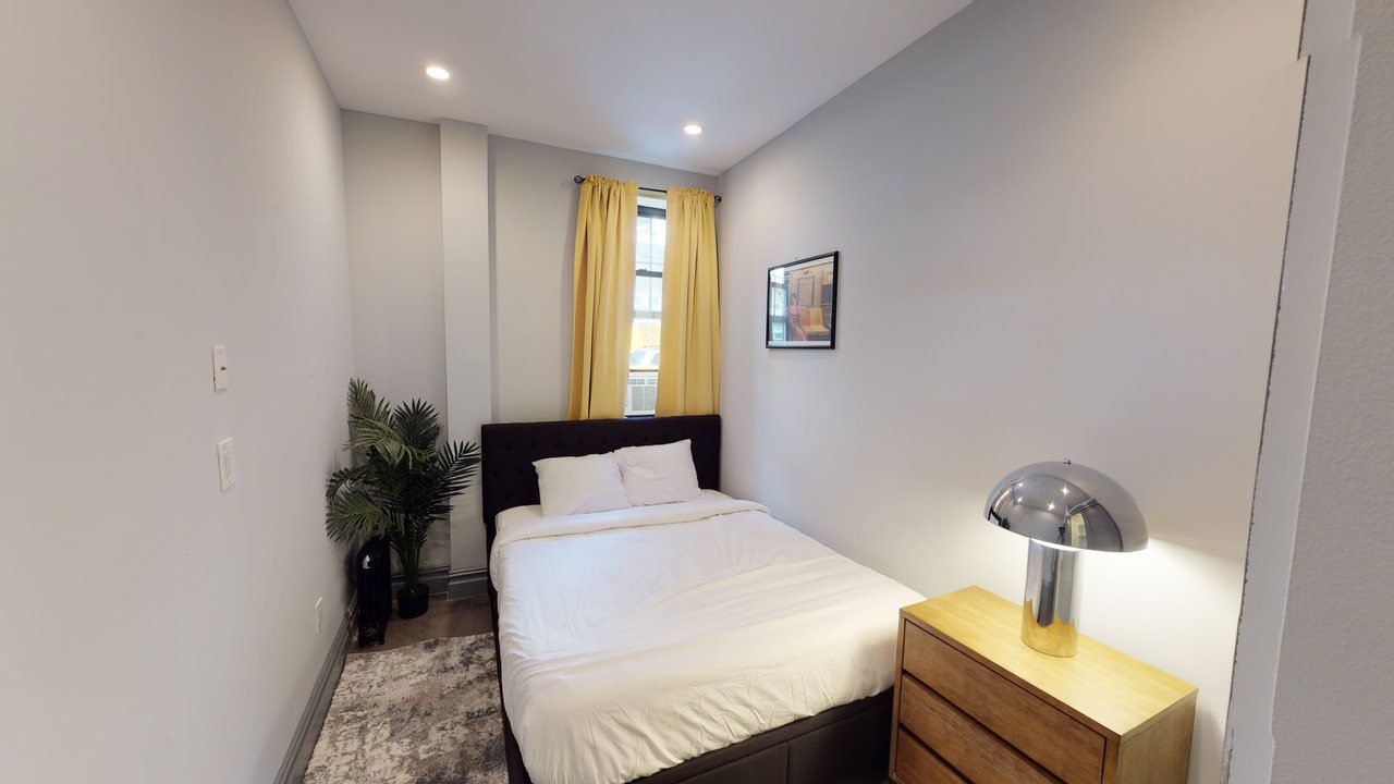 #572: East Village - Queen Bedroom B - 10