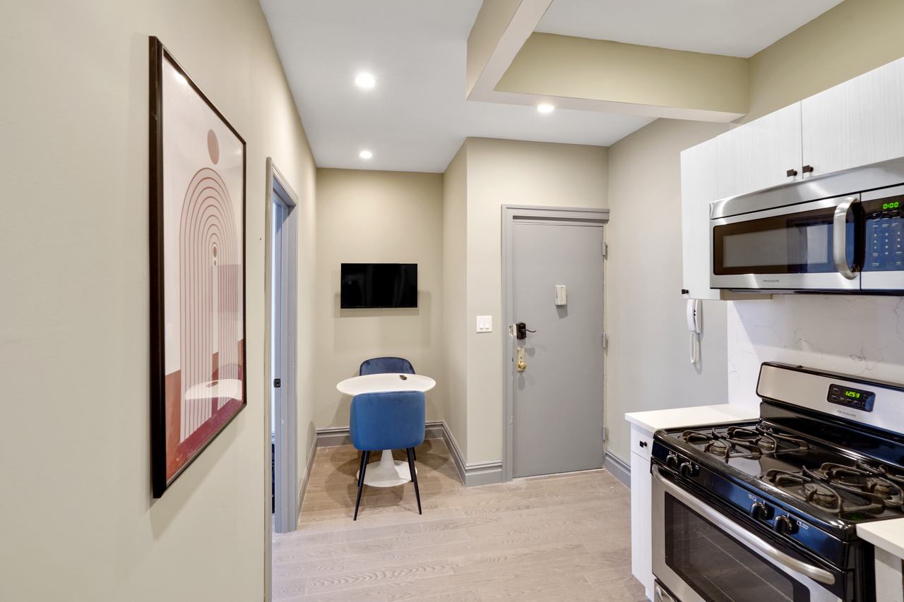  #572: East Village - Queen Bedroom B  -  #572: East Village  - Gallery -  3