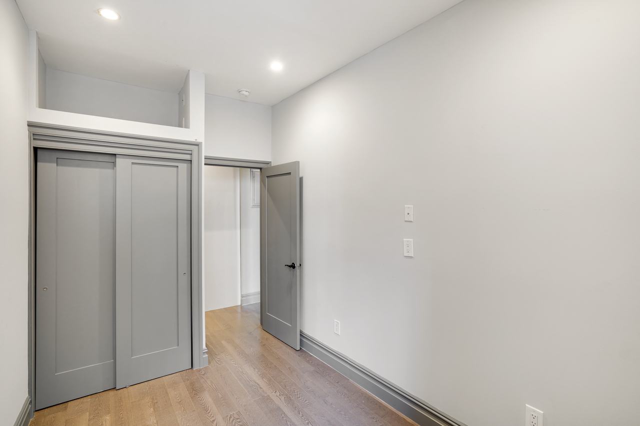 #572: East Village - Queen Bedroom B - 16