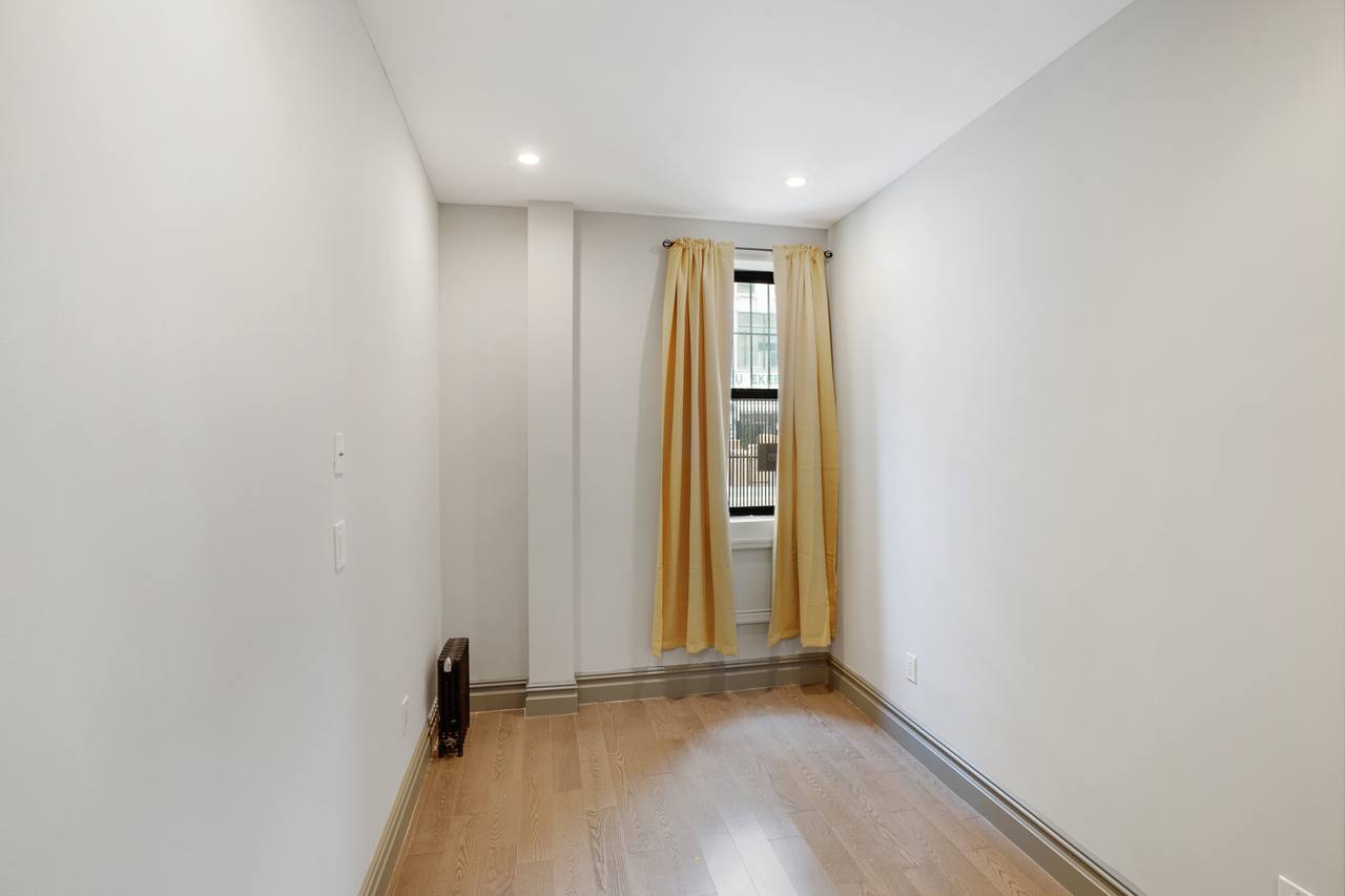 #572: East Village - Queen Bedroom B - 14