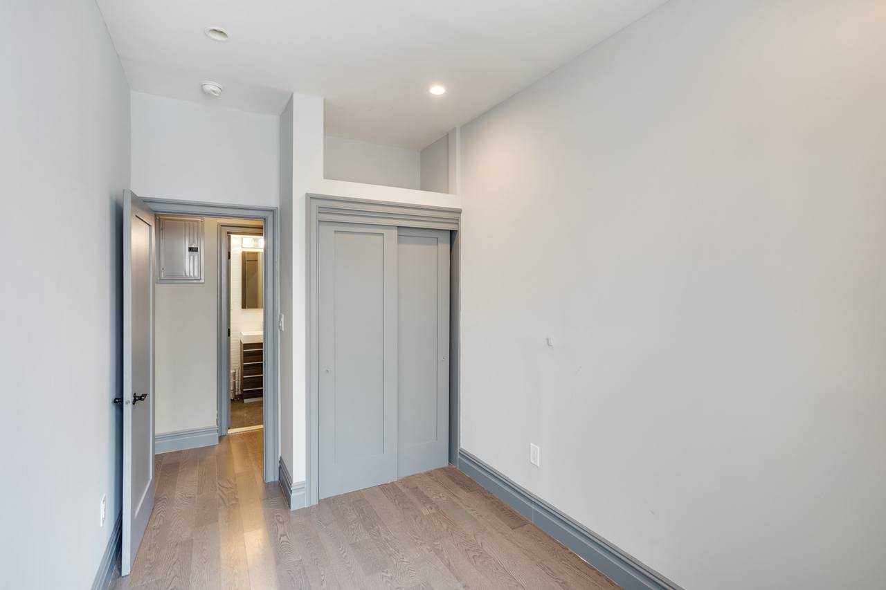 #572: East Village - Queen Bedroom A - 1