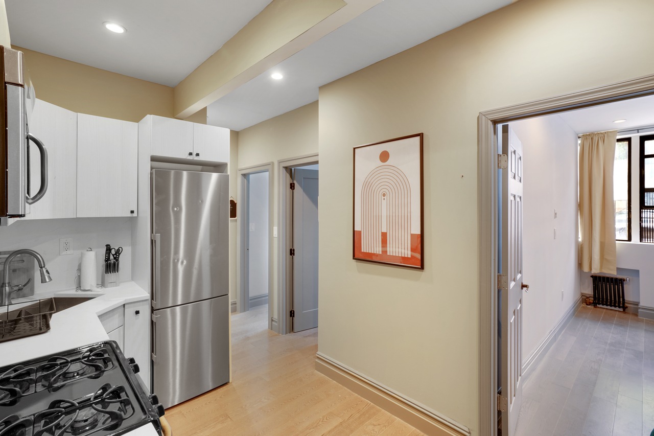  #572: East Village - Queen Bedroom A  -  #572: East Village  - Gallery -  7