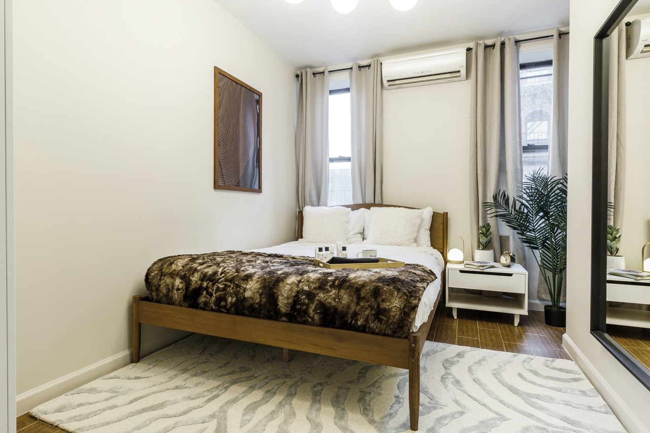 #262: Chinatown - Queen Bedroom B - #262: Chinatown - Gallery - 10