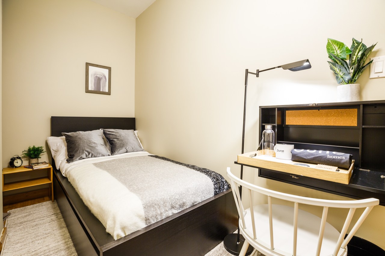 #216: Hell's Kitchen - Twin Bedroom B - 1