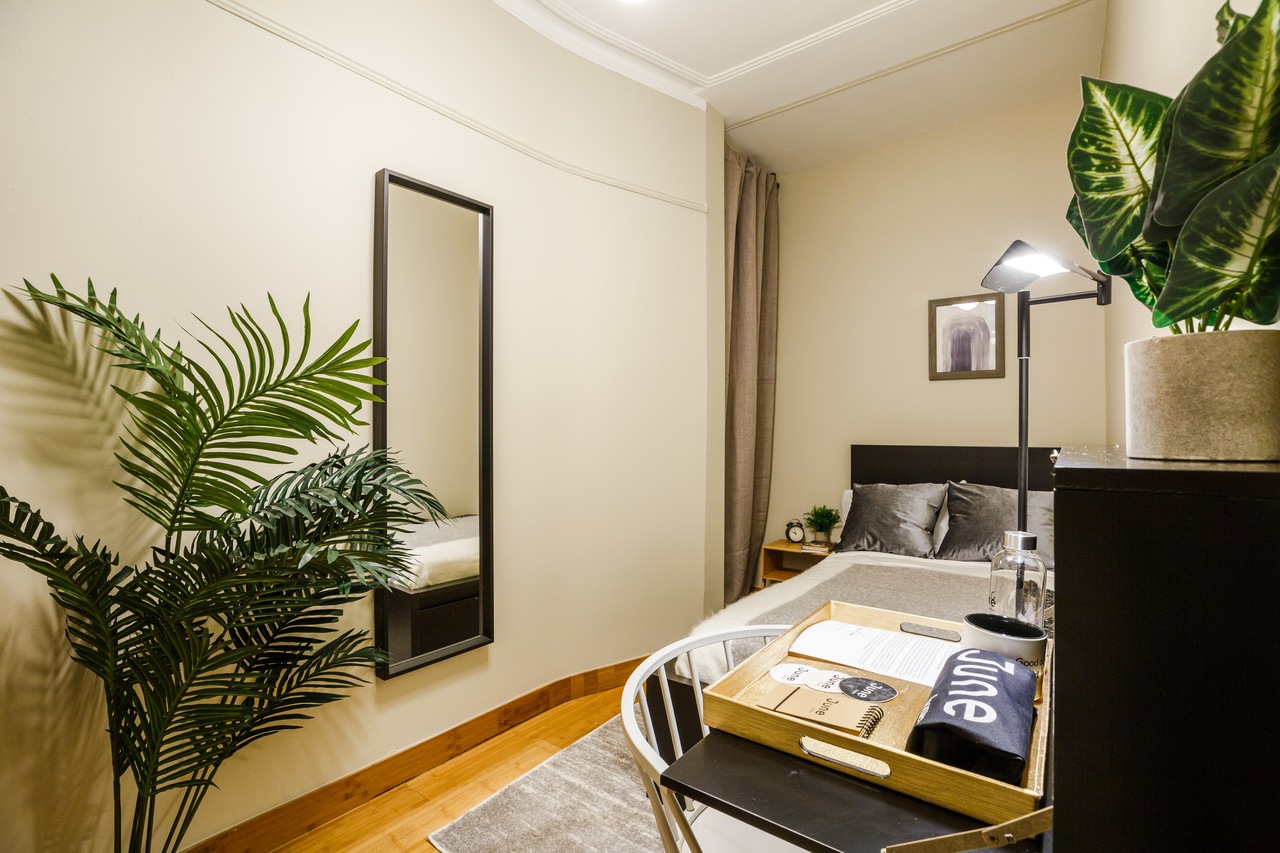  #216: Hell's Kitchen - Twin Bedroom B  -  #216: Hell's Kitchen  - Gallery -  8