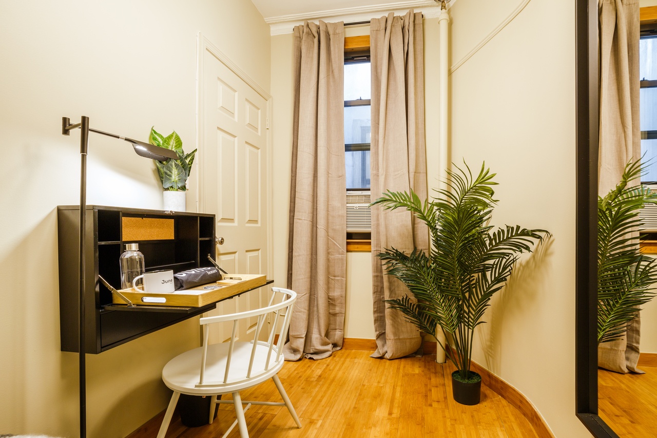 #216: Hell's Kitchen - Twin Bedroom B - 8
