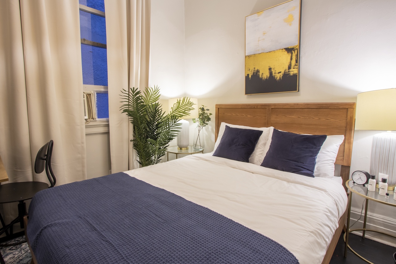  #323: Chelsea - Full Bedroom B  -  #323: Chelsea  - Gallery -  9