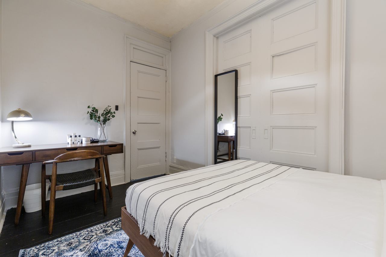  #323: Chelsea - Queen Bedroom C  -  #323: Chelsea  - Gallery -  2