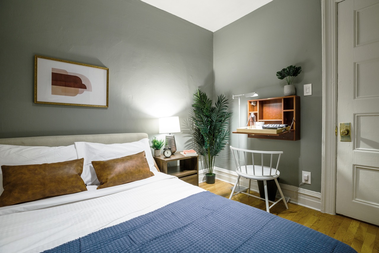 #232: Chelsea - Full Bedroom B - 7