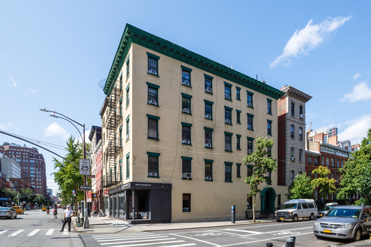 #232: Chelsea - Full Bedroom B - #232: Chelsea - Gallery - 2