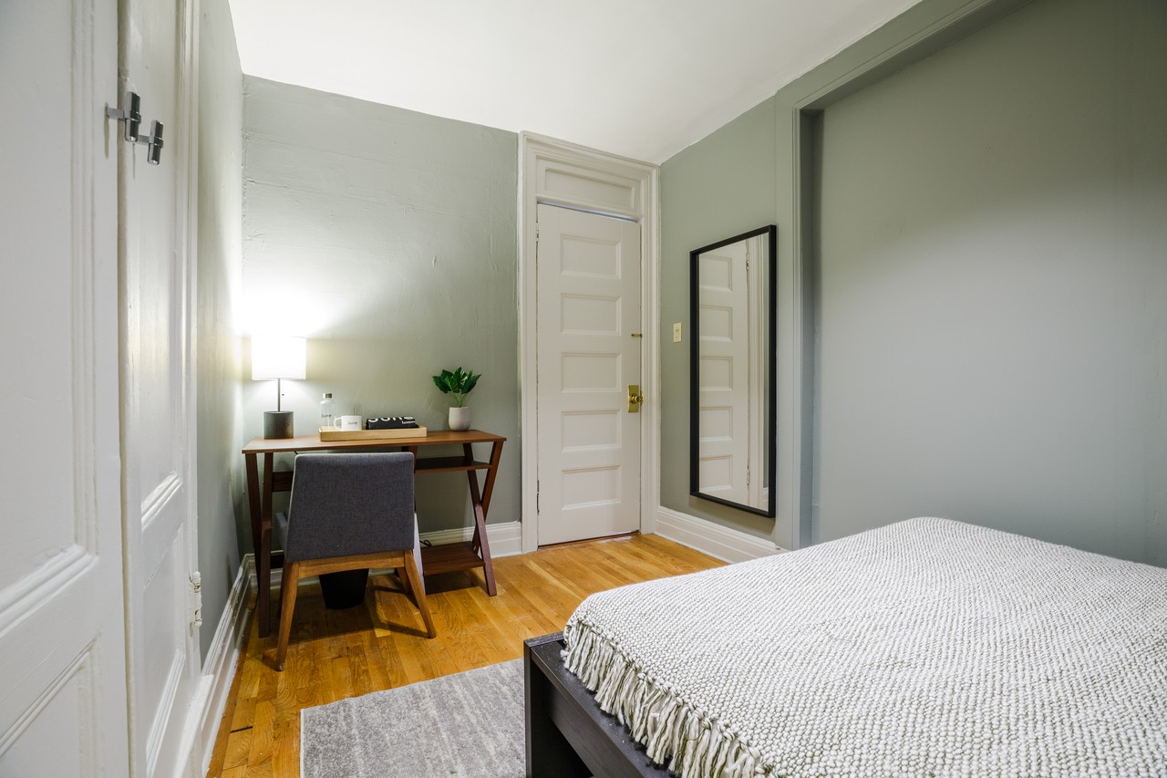 #232: Chelsea - Queen Bedroom C - #232: Chelsea - Gallery - 7