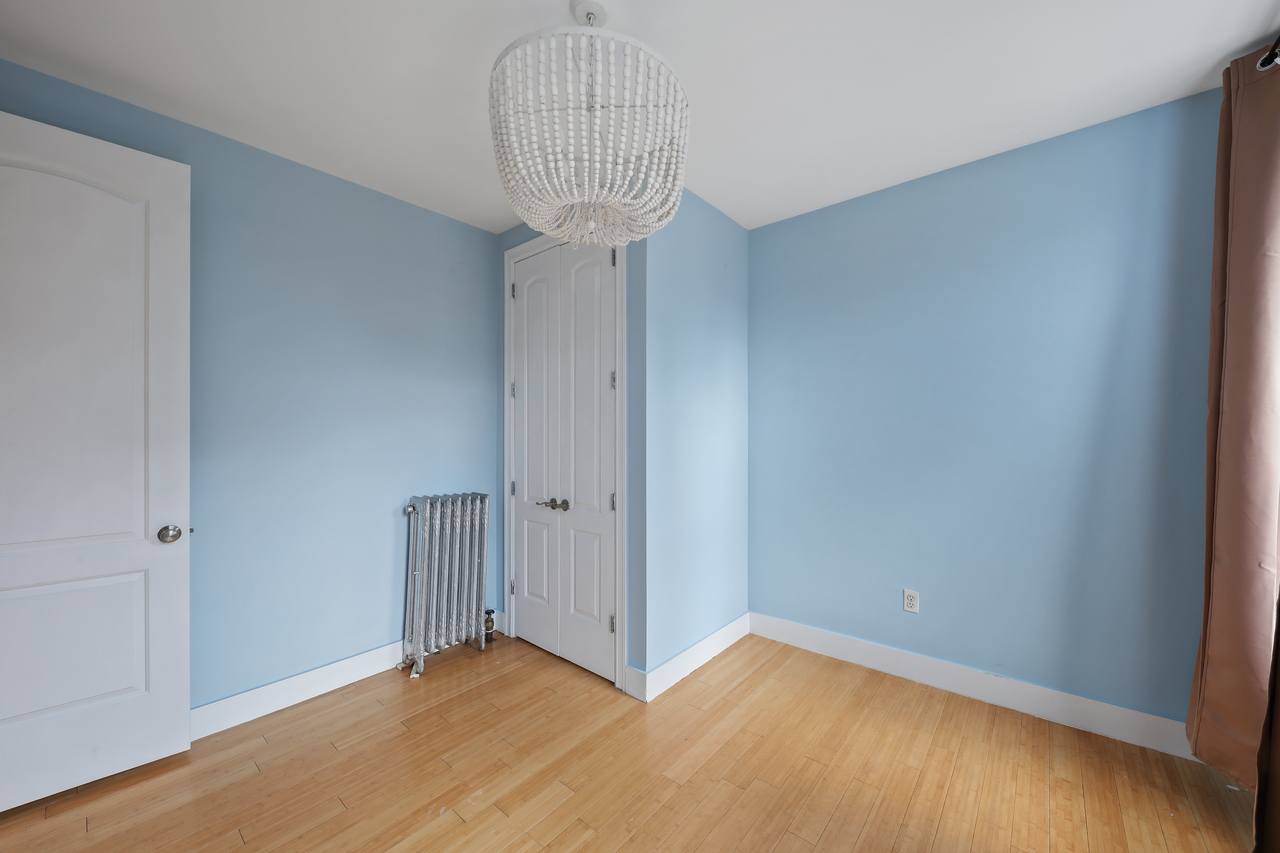  #714: West Harlem - Queen Bedroom B  -  #714: West Harlem  - Gallery -  10