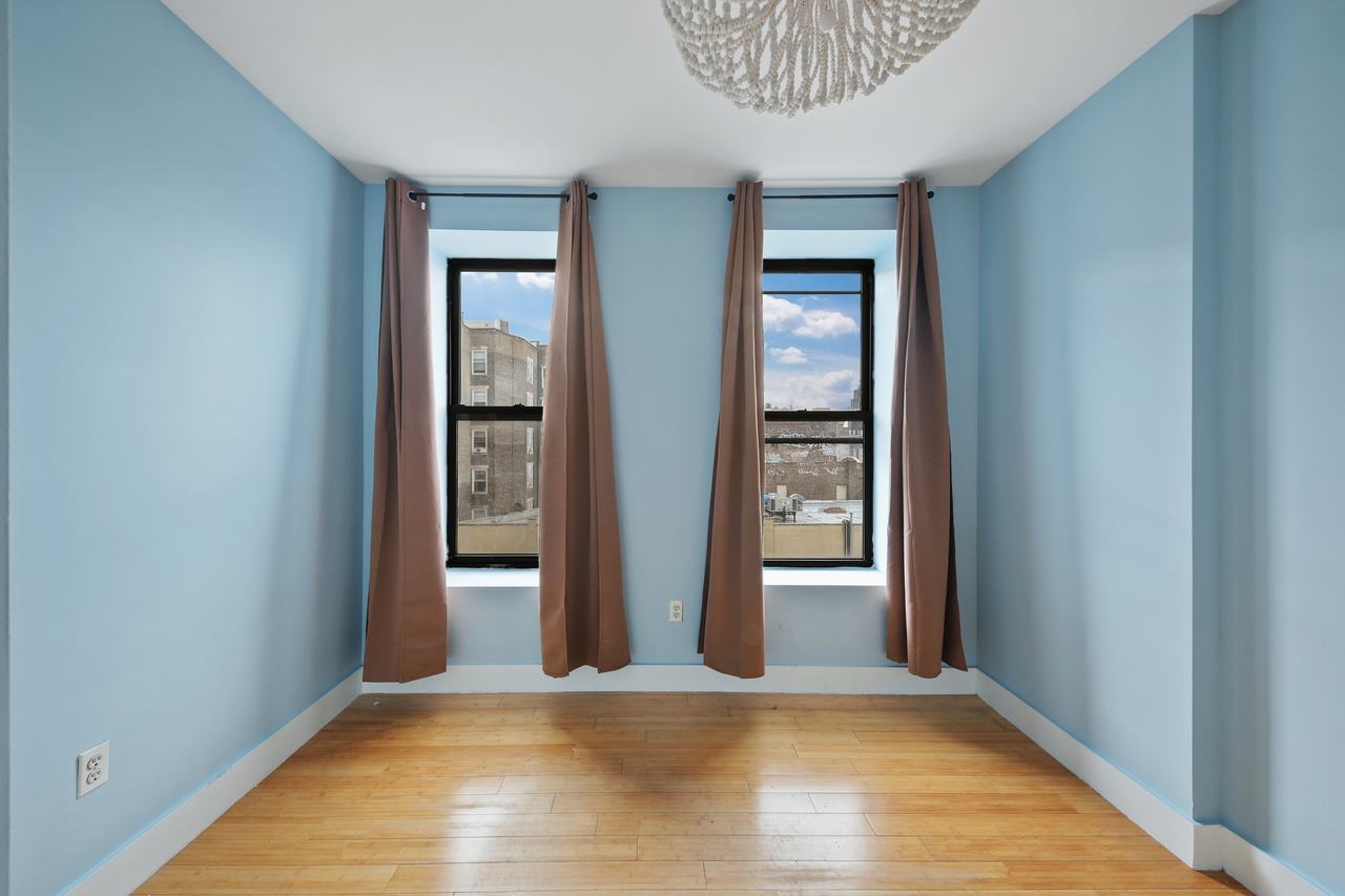  #714: West Harlem - Queen Bedroom B  -  #714: West Harlem  - Gallery -  12