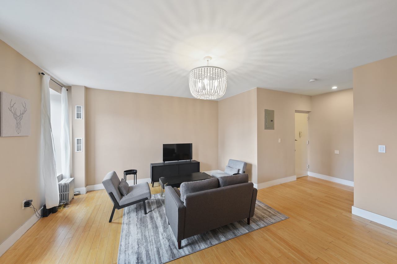  #714: West Harlem - Queen Bedroom B  -  #714: West Harlem  - Gallery -  9