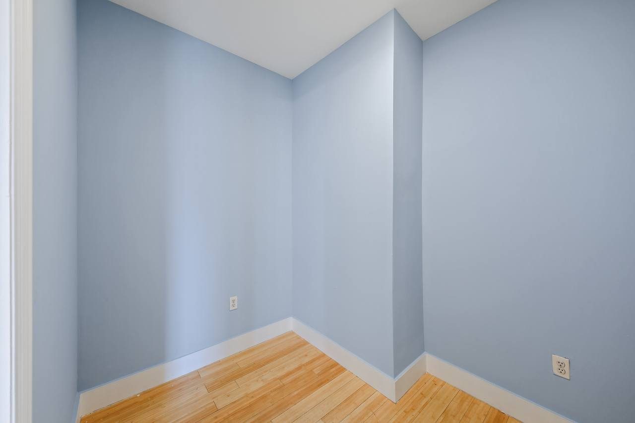  #714: West Harlem - Queen Bedroom A  -  #714: West Harlem  - Gallery -  4