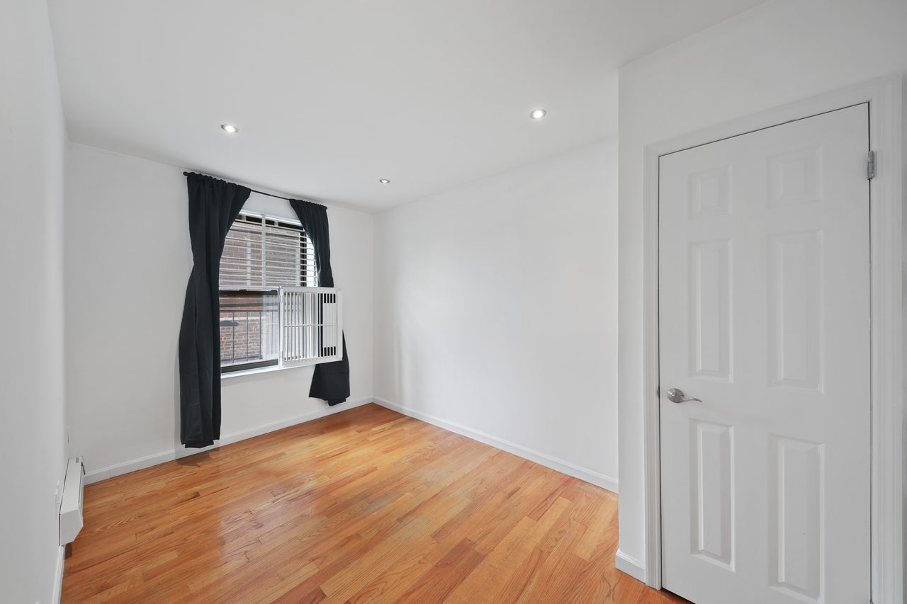 #785: Upper West Side - Queen Bedroom C  -  #785: Upper West Side  - Gallery -  3