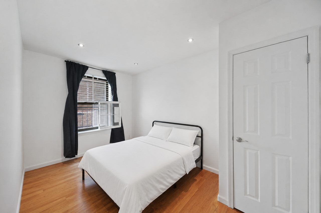 #785: Upper West Side - Queen Bedroom C - 14