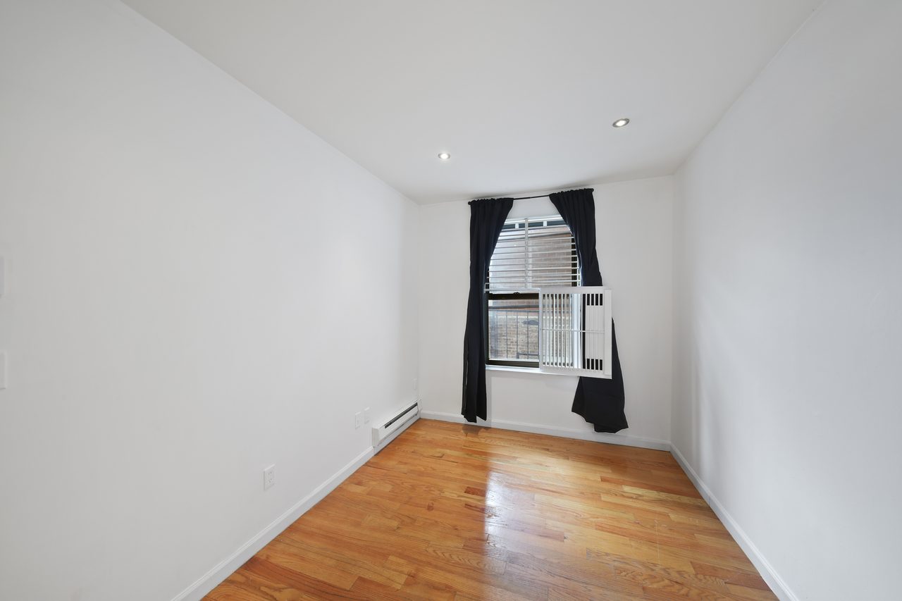  #785: Upper West Side - Queen Bedroom C  -  #785: Upper West Side  - Gallery -  4