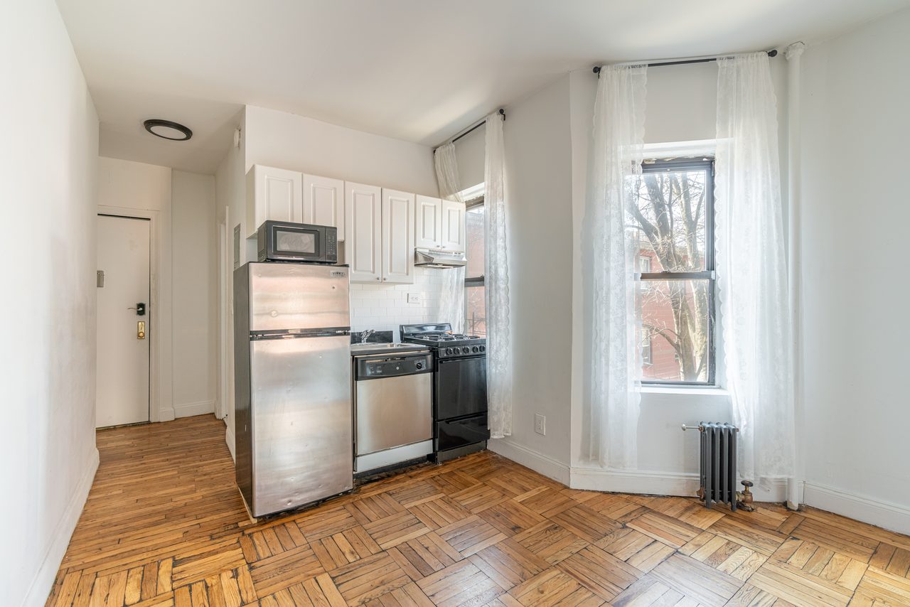  #984: East Village - 1 Bedroom (Full)  -  #984: East Village  - Gallery -  2
