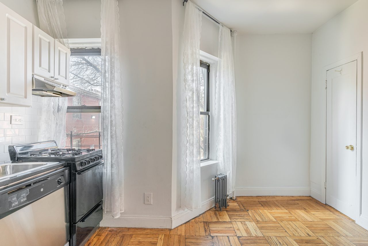  #984: East Village - 1 Bedroom (Full)  -  #984: East Village  - Gallery -  4