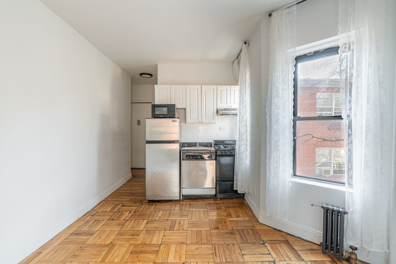  #984: East Village - 1 Bedroom (Full)  -  #984: East Village  - Gallery -  1