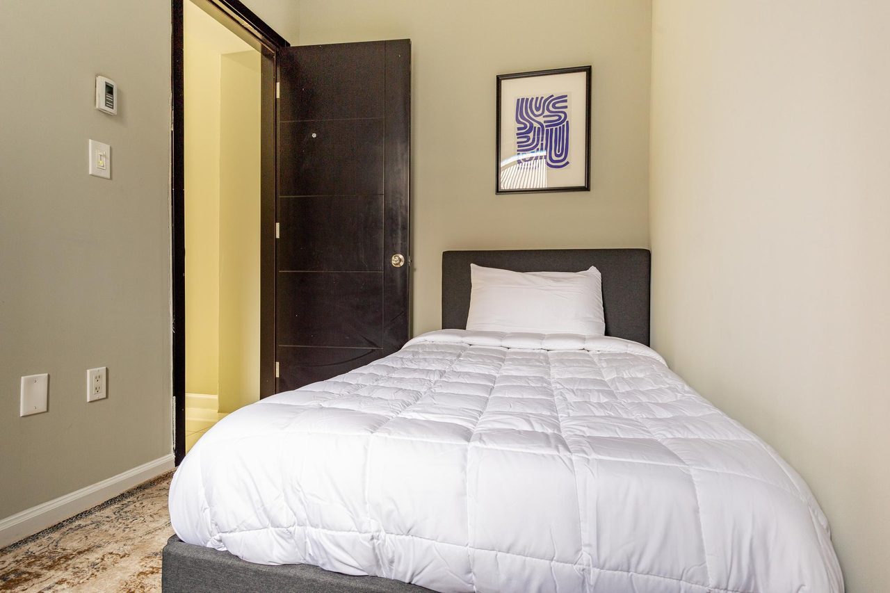  #1580: Upper West Side - Twin Bedroom A  -  #1580: Upper West Side  - Gallery -  8