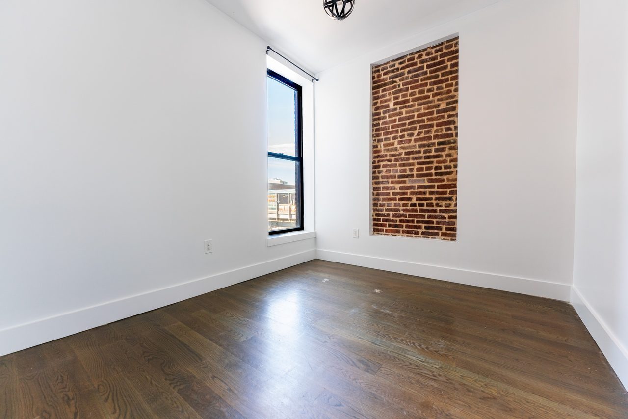 #1728: Crown Heights - Queen Bedroom C - 3