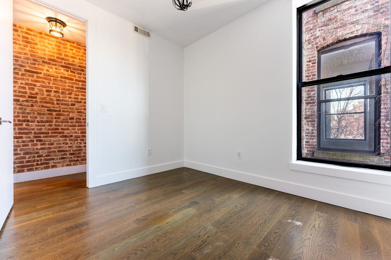 #1728: Crown Heights - Queen Bedroom C - 2