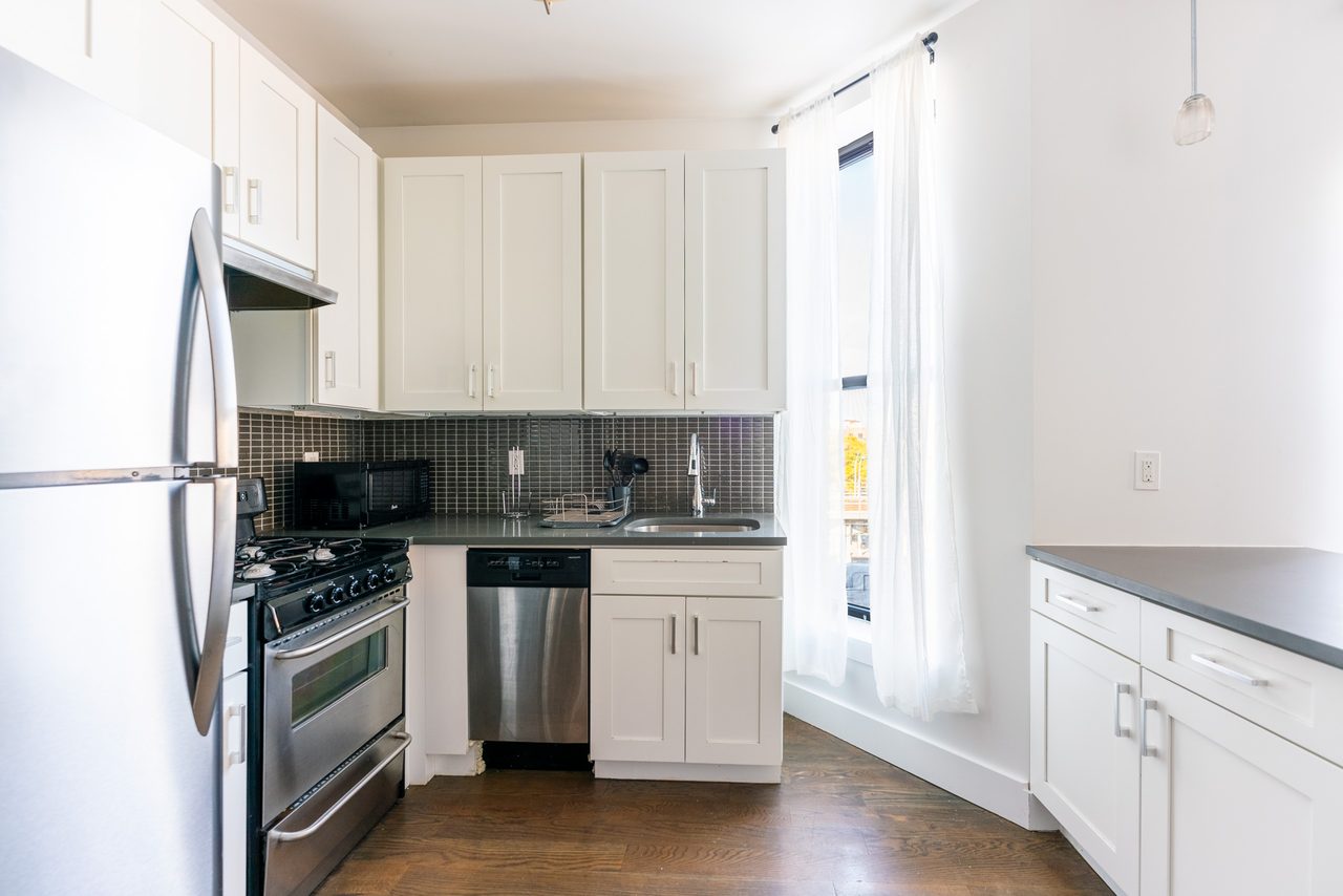 #1728: Crown Heights - Queen Bedroom A - #1728: Crown Heights - Gallery - 13