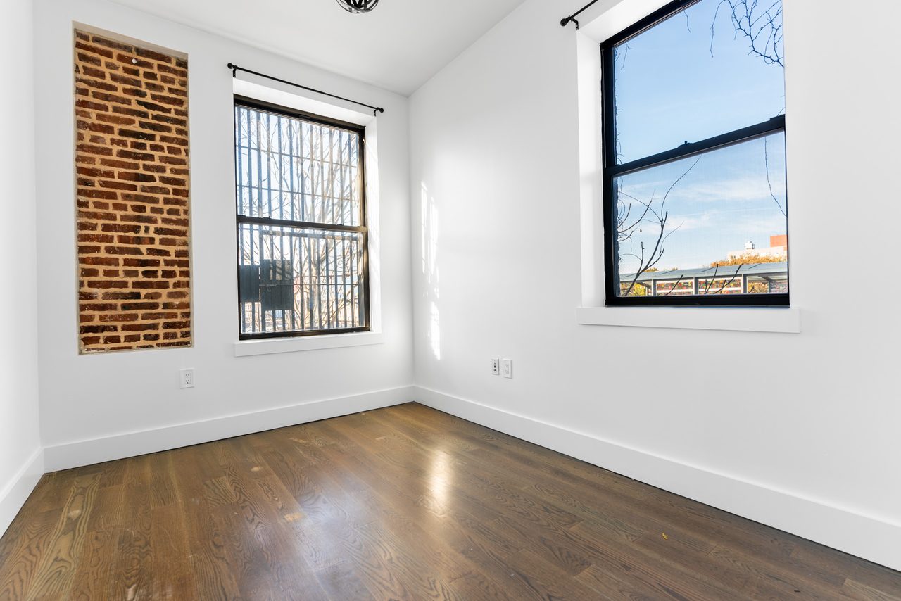  #1728: Crown Heights - Queen Bedroom A  -  #1728: Crown Heights  - Gallery -  15