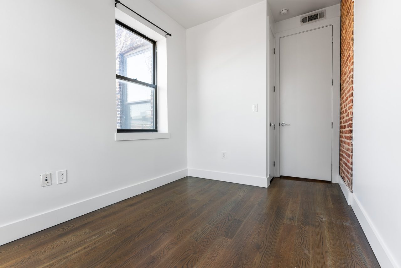 #1728: Crown Heights - Queen Bedroom A - #1728: Crown Heights - Gallery - 11