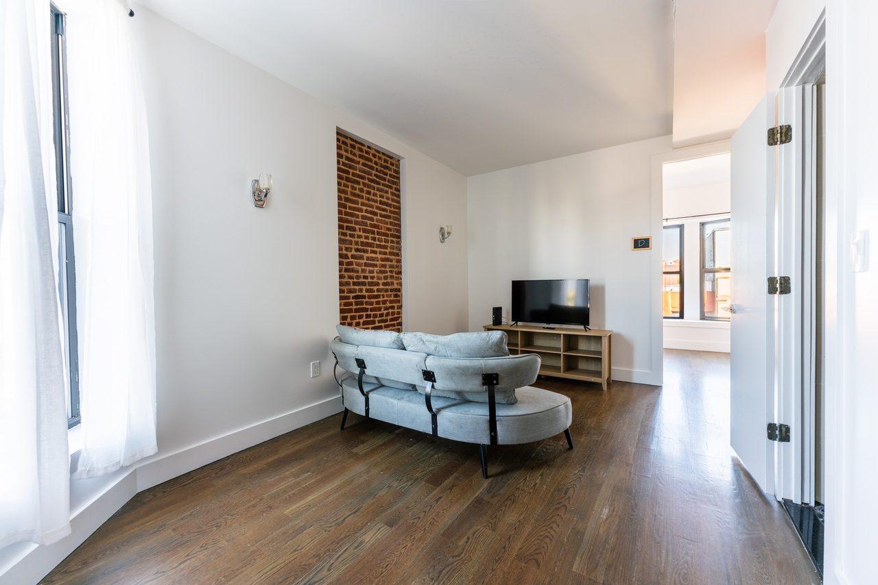  #1728: Crown Heights - Queen Bedroom B  -  #1728: Crown Heights  - Gallery -  9