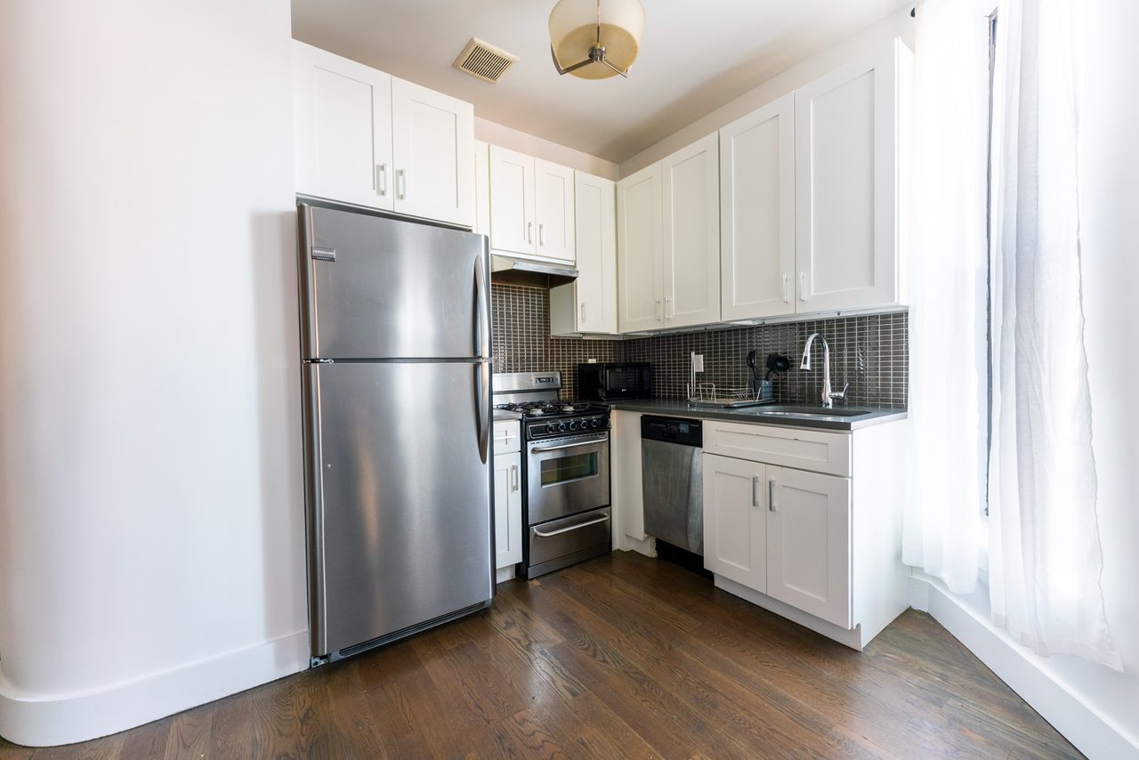  #1728: Crown Heights - Queen Bedroom B  -  #1728: Crown Heights  - Gallery -  6