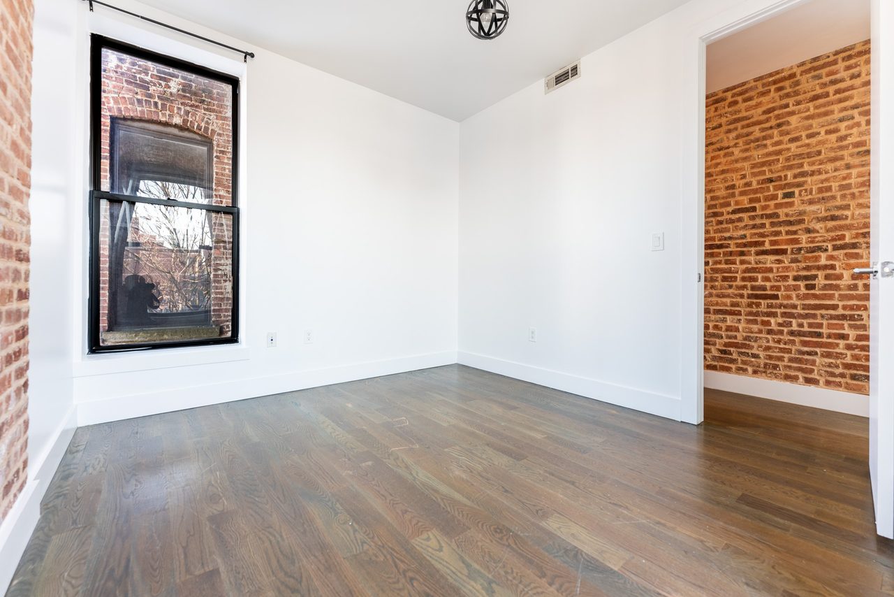  #1728: Crown Heights - Queen Bedroom B  -  #1728: Crown Heights  - Gallery -  5